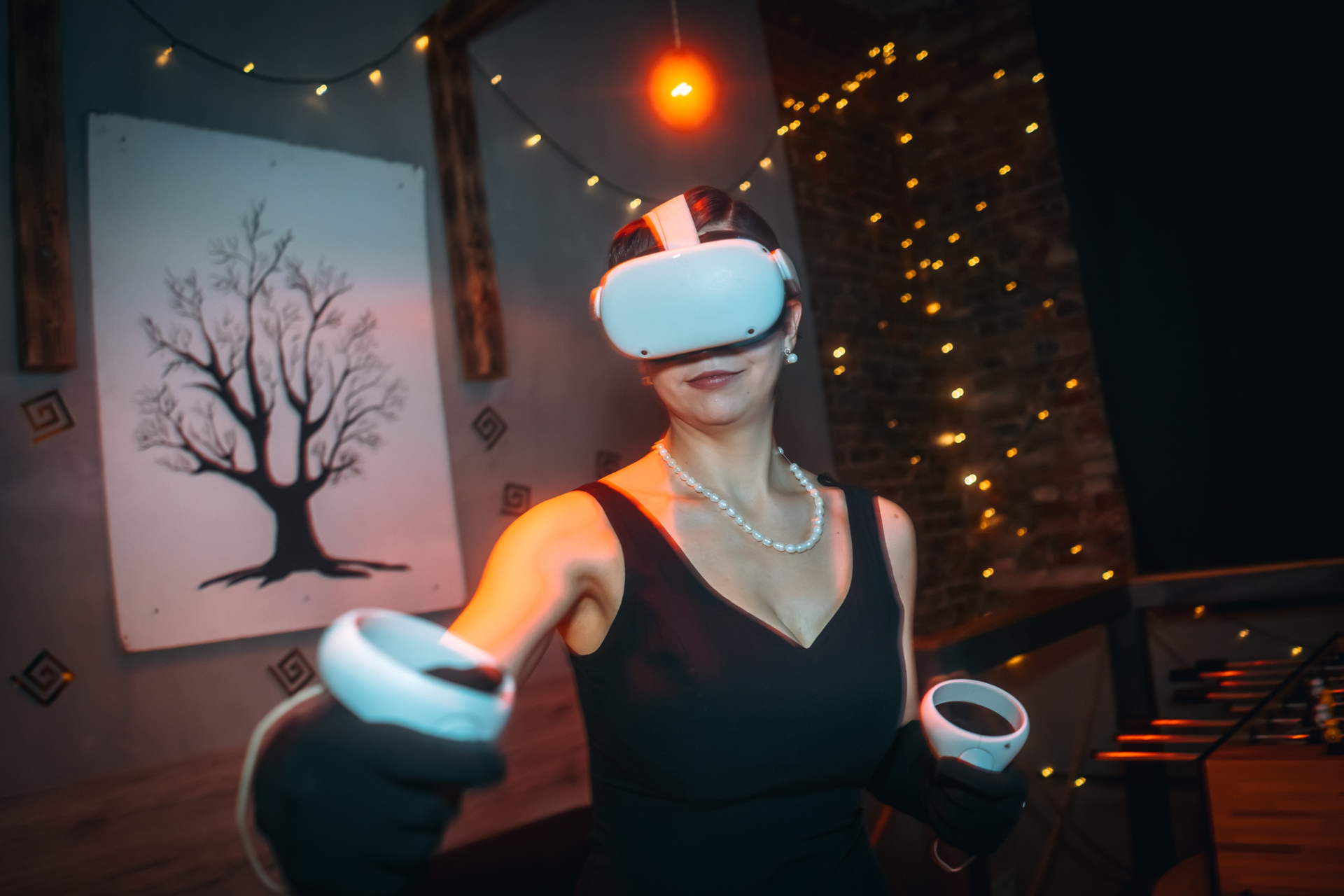 VR-очки Oculus Quest 2 — Beat Saber в лофте